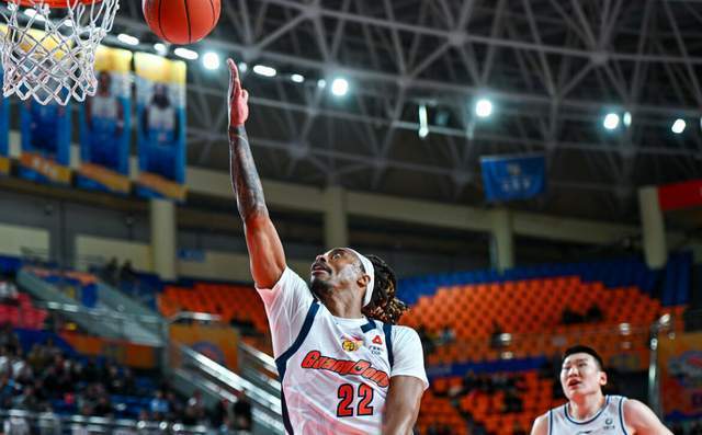 b体育-广东遭18分逆转被打回原形！更换外援成唯一出路，杜锋该认清现实